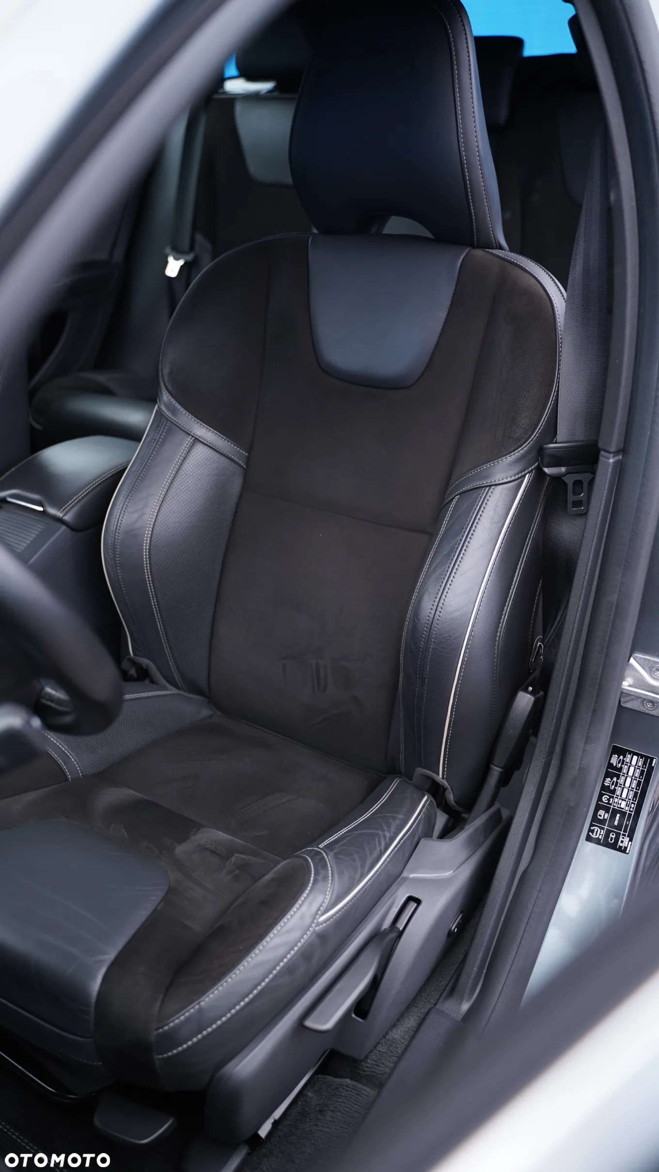 Volvo V60 D3 Drive-E R-Design Momentum - 34