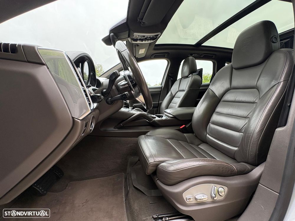 Porsche Cayenne Platinum Edition - 14