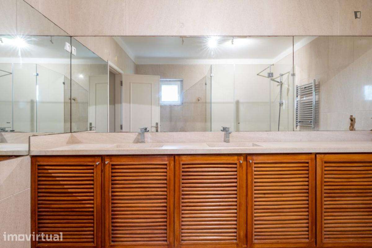 Quarto - localizado em Oeiras Lisbon - Grande imagem: 4/31