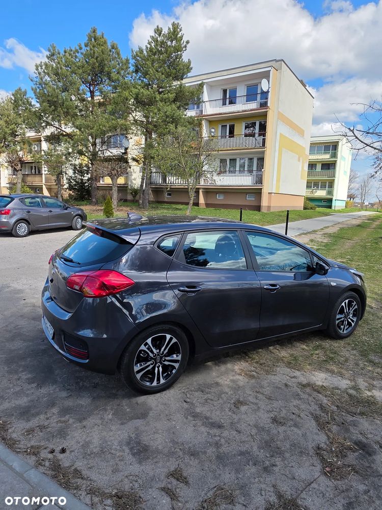Kia Ceed - 11