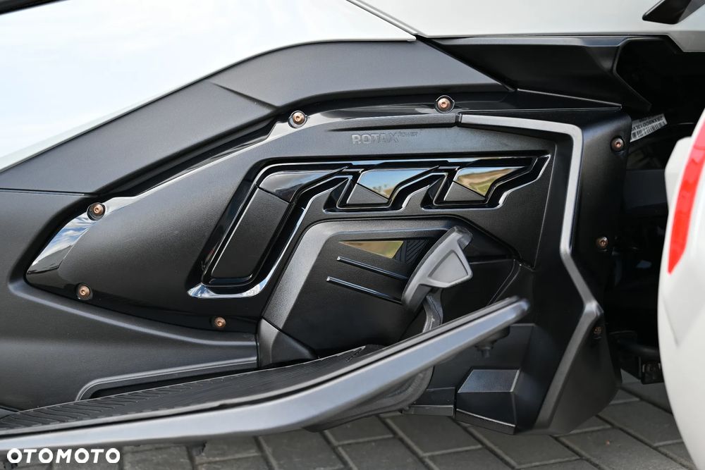 Can-Am Spyder - 9