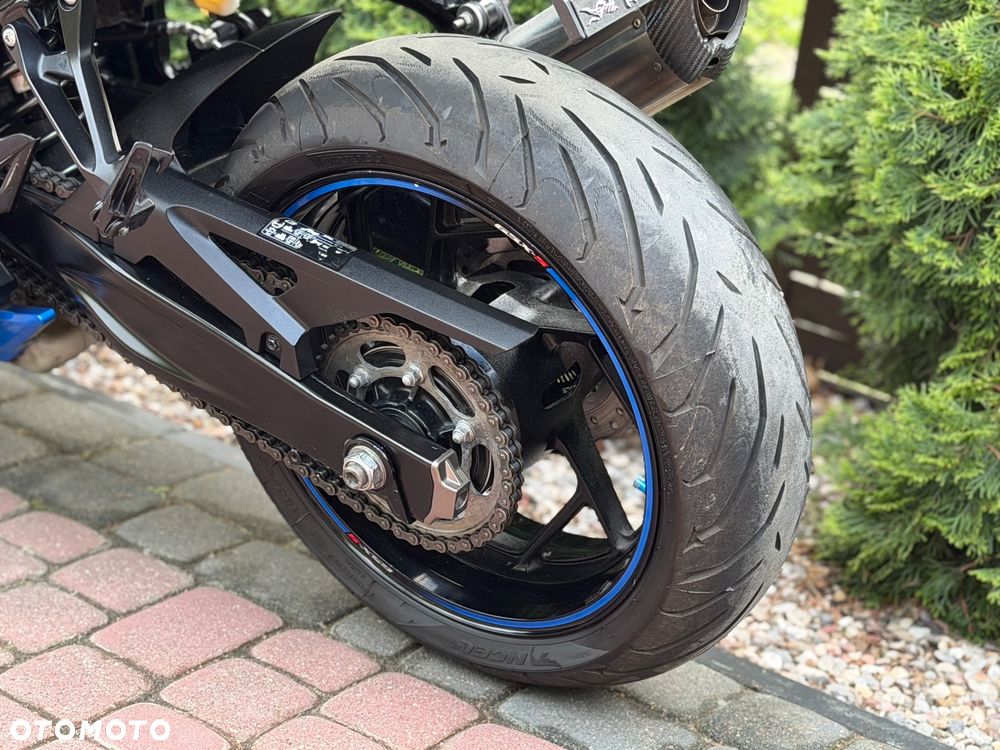 Suzuki GSX - 21