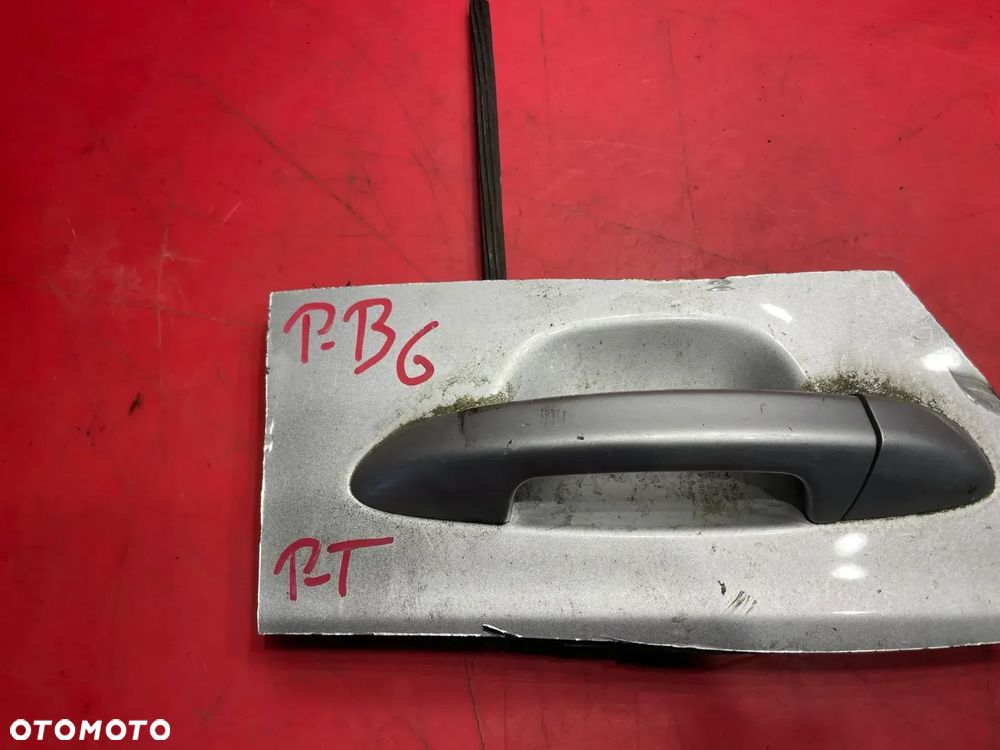 VW PASSAT B6 KLAMKA TYŁ PRAWA - 2