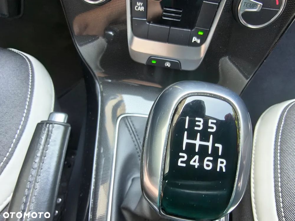 Volvo V40 T2 Linje Svart - 24