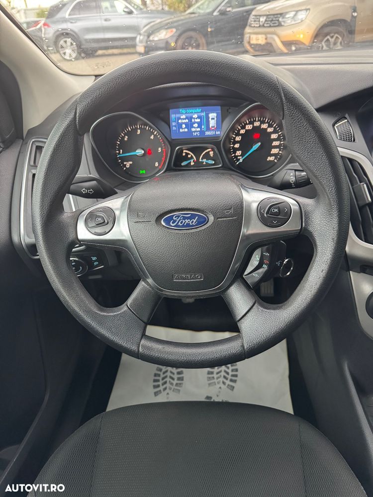 Ford Focus 1.6 TDCi DPF SYNC Edition - 8