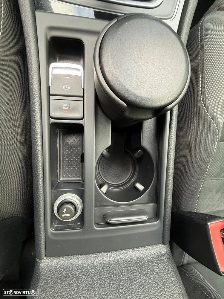 VW Golf Variant 1.6 TDi Highline DSG - 33