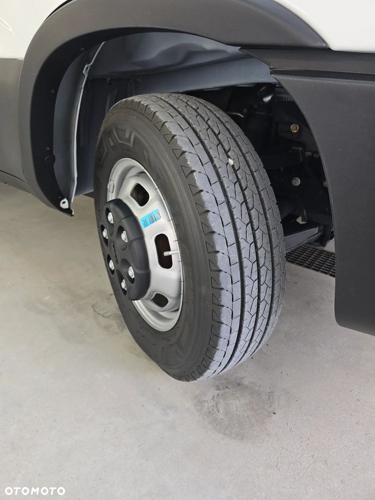 Iveco DAILY 35C16 / 50C16 KONTENER 8PALET WINDA DHOLLANDIA 750Kg 41Tyś km SERWIS ASO IVECO DO OSTATNIEGO Km STAN NOWY NOWY NOWY NA GWARANCJI BOGATA OPCJA WYPOSAŻENIA ASYSTENTY KIEROWCY TEMPOMAT KLIMA KAMERA COFANIA FOTEL KIEROWCY PNEŁMATYCZNY - 40