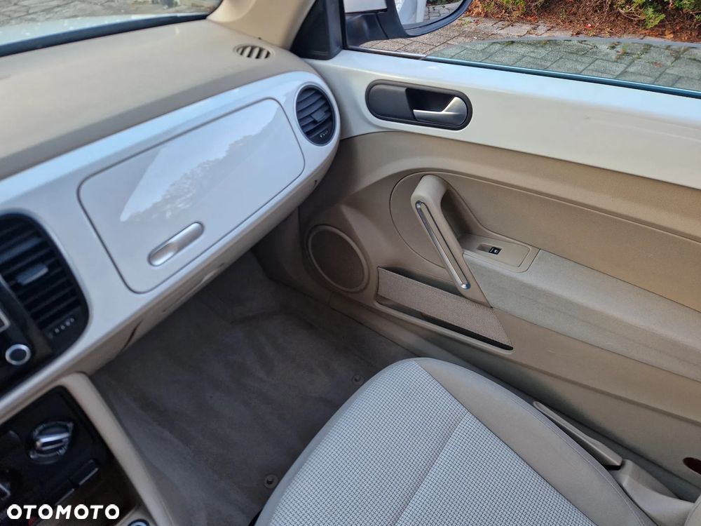 Volkswagen Beetle The 1.6 TDI DPF DSG - 12