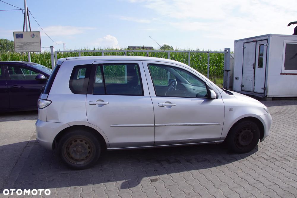 Auto na części - Mazda 2 DY Lift 1.4 CITD 67 KM F6JA 2N1R-7F096-AB 2006R Silnik Skrzynia Drzwi Szyba Lusterko Maska Klapa Lampa Zderzak Deska Kokpit Sterownik Moduł - 7
