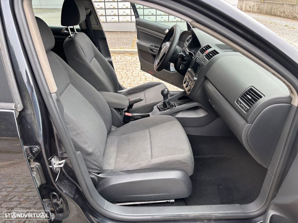 VW Jetta 1.9 TDi Trendline - 11