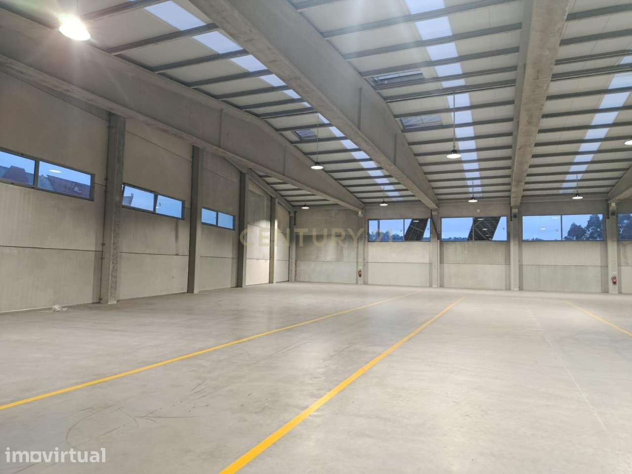 Pavilhão Comercial à Venda no Centro Empresarial de Paredes - Grande imagem: 2/22