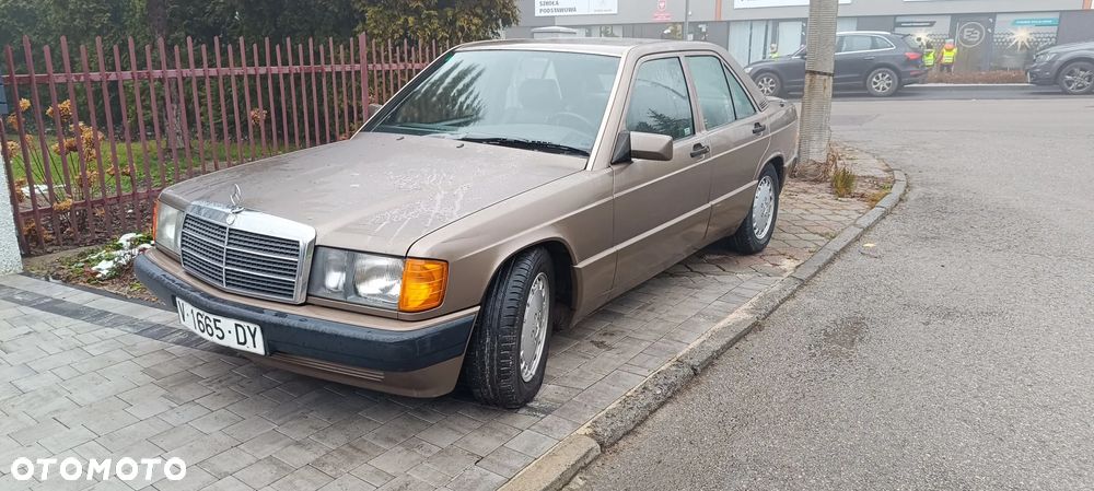 Mercedes-Benz W201 (190) - 1