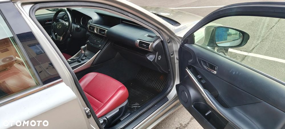 Lexus IS 200t F Impression - 9