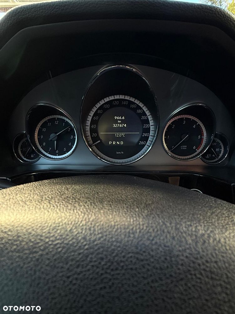 Mercedes-Benz Klasa E 220 CDI DPF BlueEFFICIENCY Automatik Avantgarde - 9