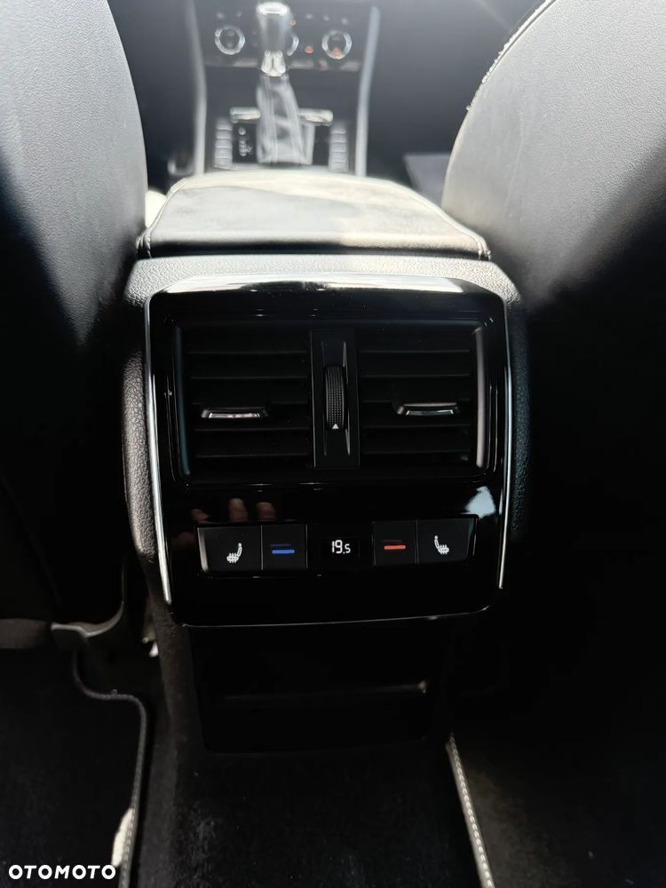 Skoda Superb Combi 2.0 TDI DSG SportLine - 19