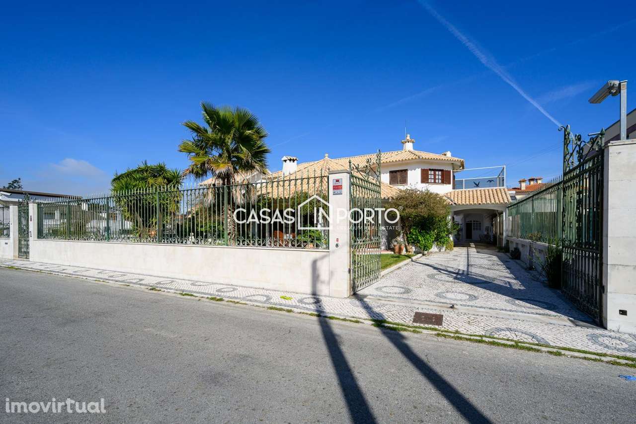 Moradia V5 - Estilo Americano com Piscina e Campo de Ténis – Entre - Grande imagem: 2/58