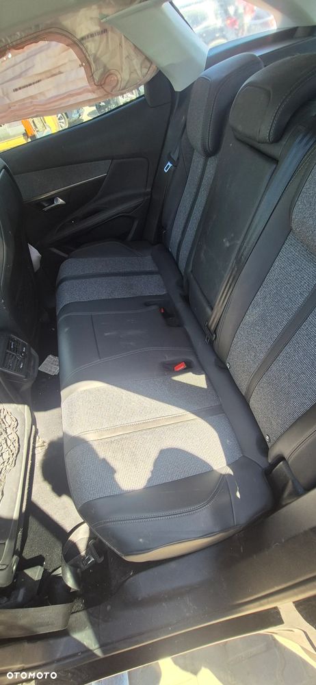 Peugeot 3008 1.6 PureTech HYbrid Allure S&S EAT8 - 21