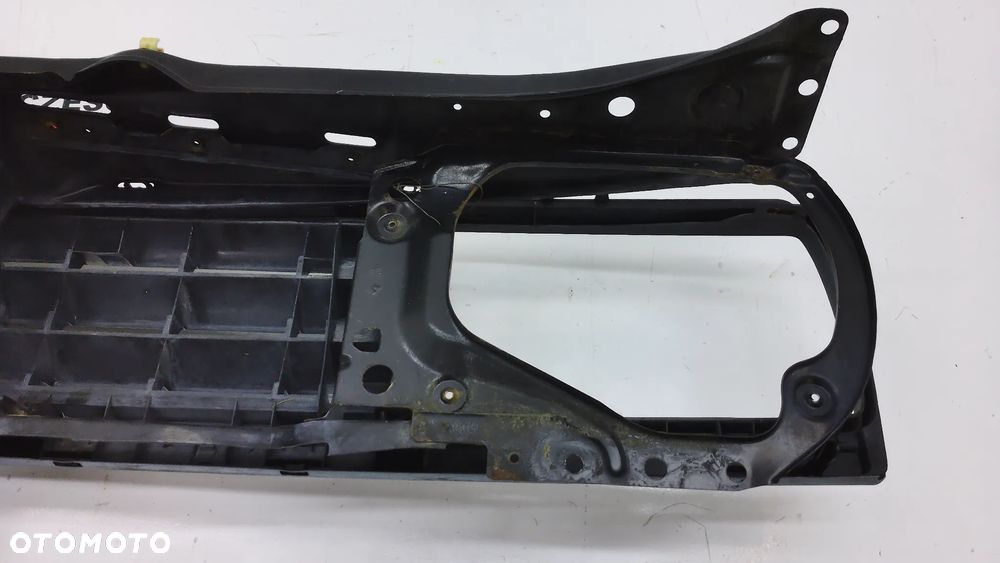 Vw Jeeta II Grill Atrapa Przód - 9