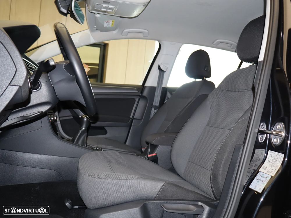 VW Golf 1.6 TDI Confortline - 19