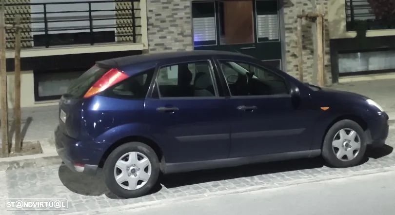 Ford Focus 1.6 Futura - 11