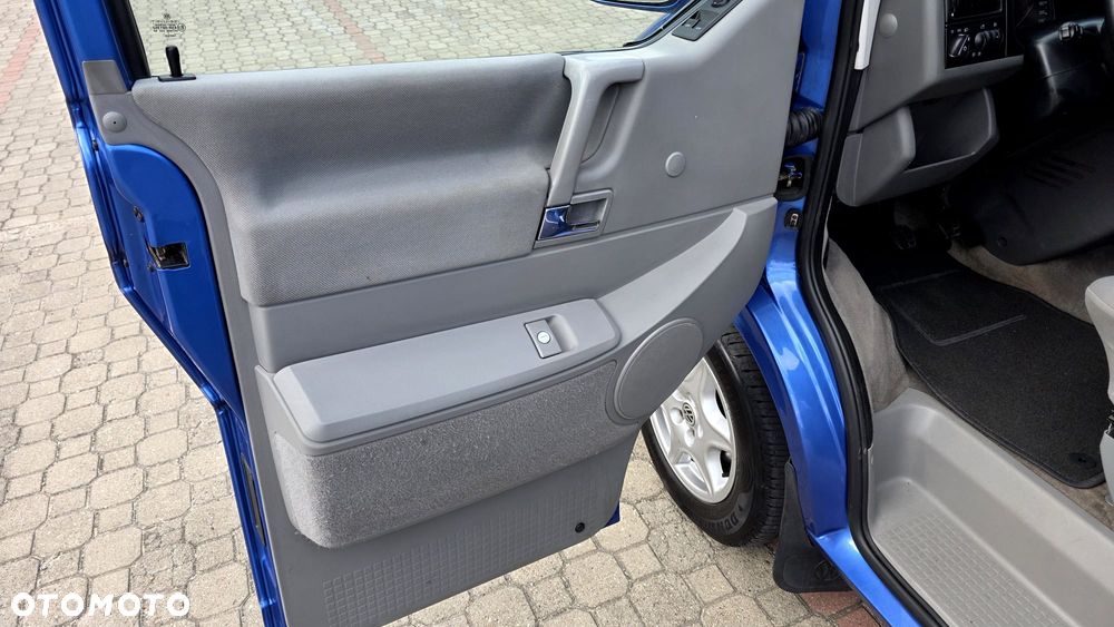 Volkswagen Multivan - 24