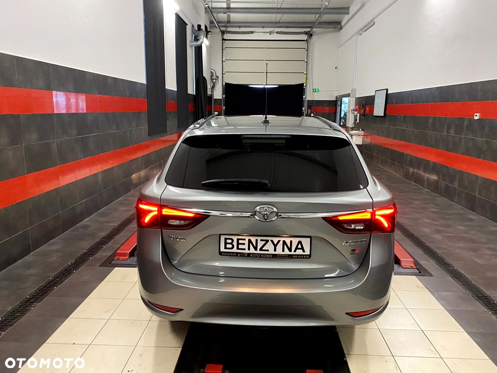 Toyota Avensis Touring Sports 1.8 Executive - 9