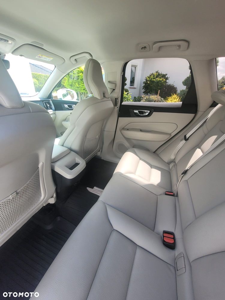 Volvo XC 60 B4 B Momentum Pro - 15
