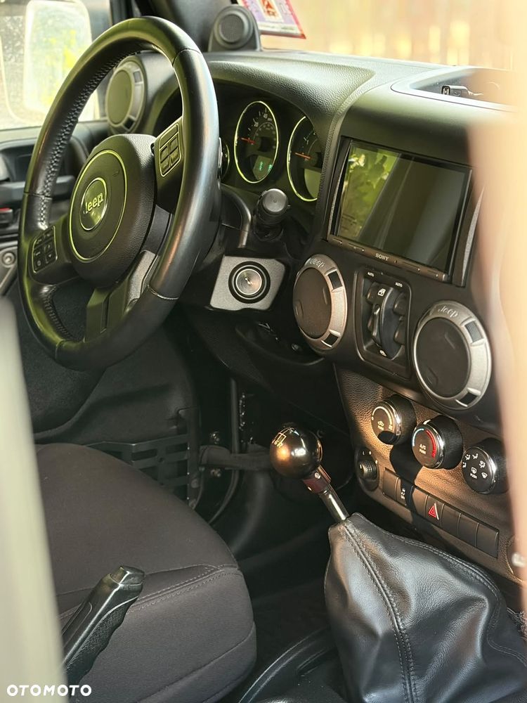 Jeep Wrangler - 16