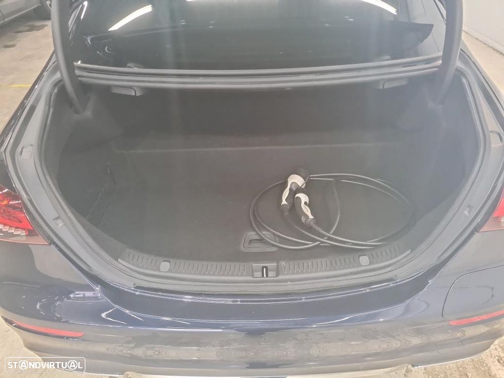 Mercedes-Benz E 300 de AMG Line - 12