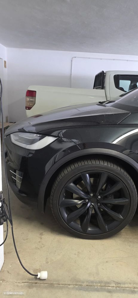 Tesla Model X - 2