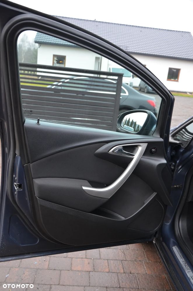 Opel Astra 1.6 150 Jahre - 9