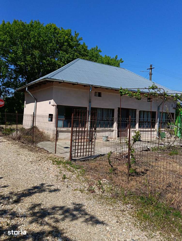 Casa cu 5 camere în zonă rurală, curte împrejmuită - Imagine principală: 3/6