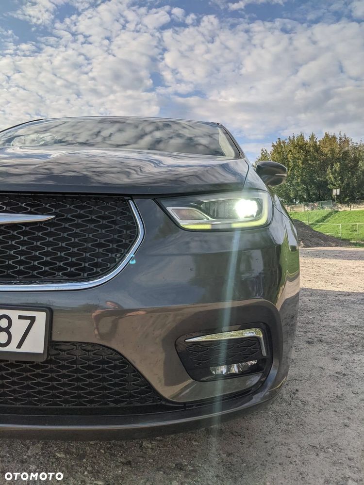 Chrysler Pacifica - 4