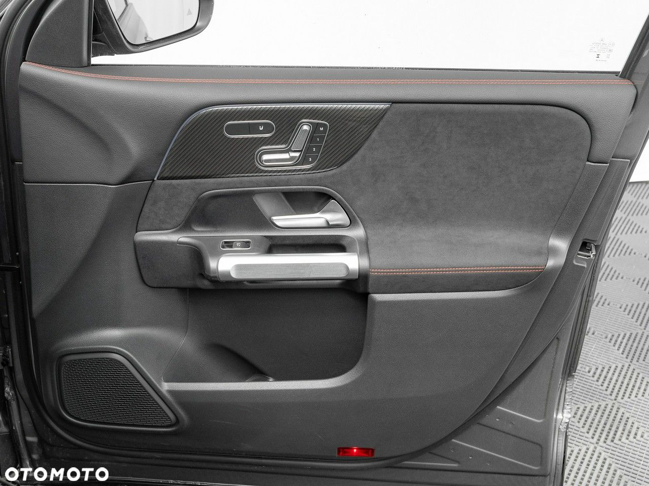 Mercedes-Benz GLB 200 d 4-Matic AMG Line 8G-DCT - 32