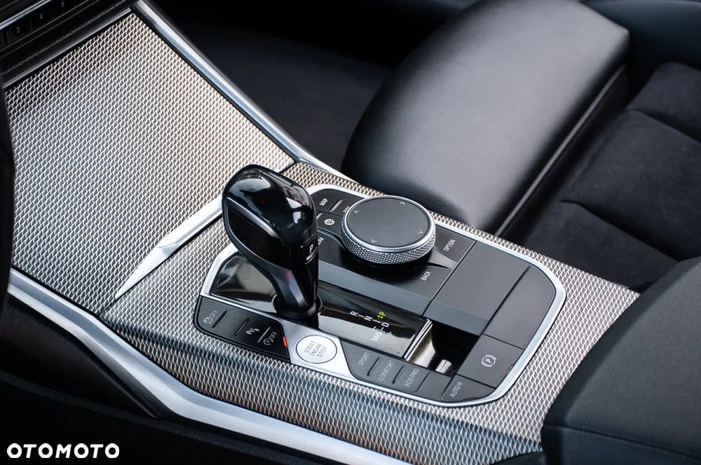 BMW Seria 3 330i Sport Line sport - 34