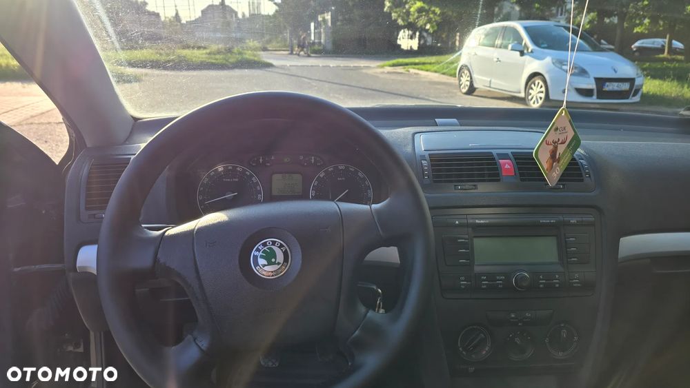 Skoda Octavia 1.6 Ambiente - 9