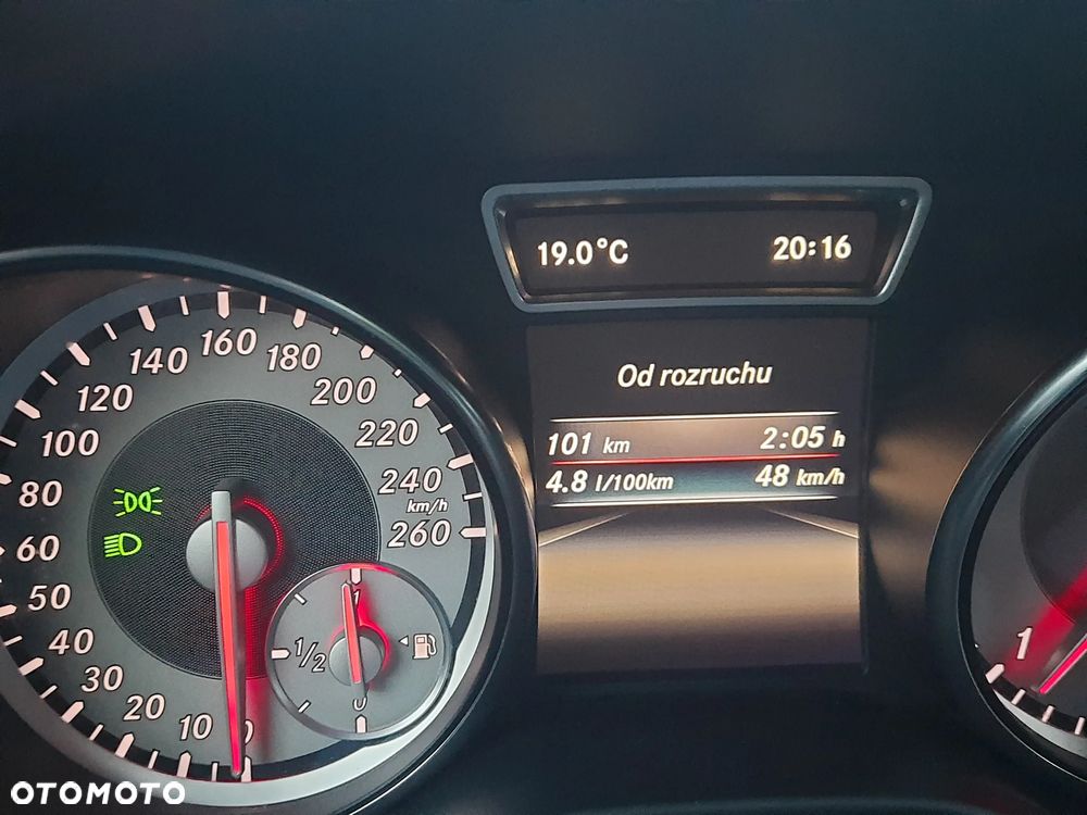 Mercedes-Benz GLA 180 d - 17