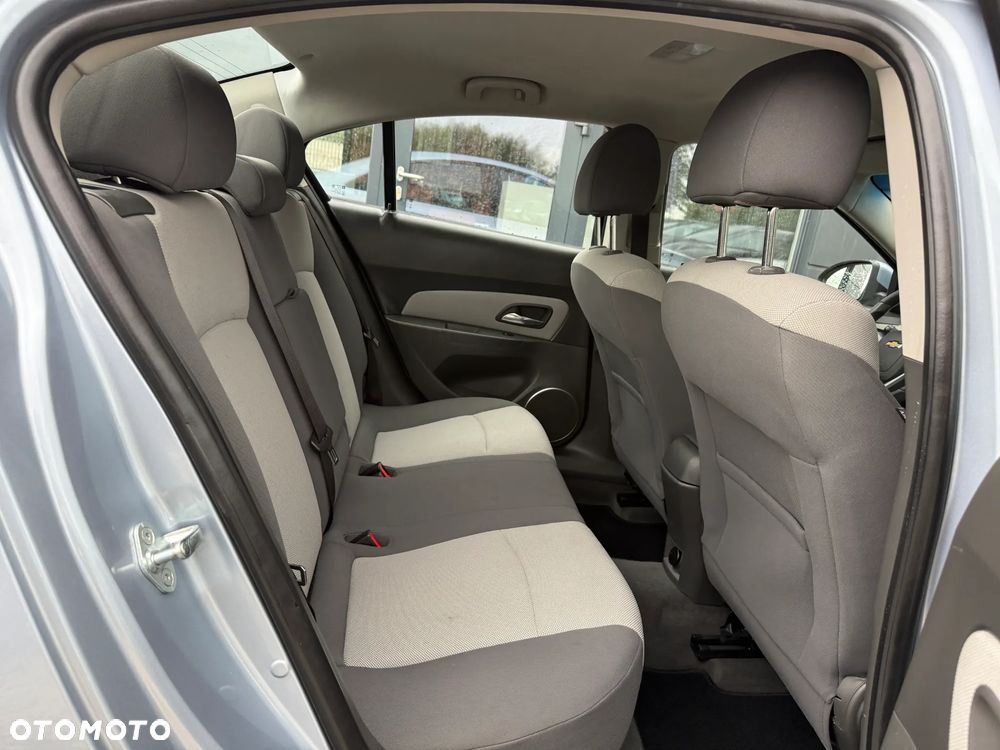 Chevrolet Cruze 1.6 LS - 32