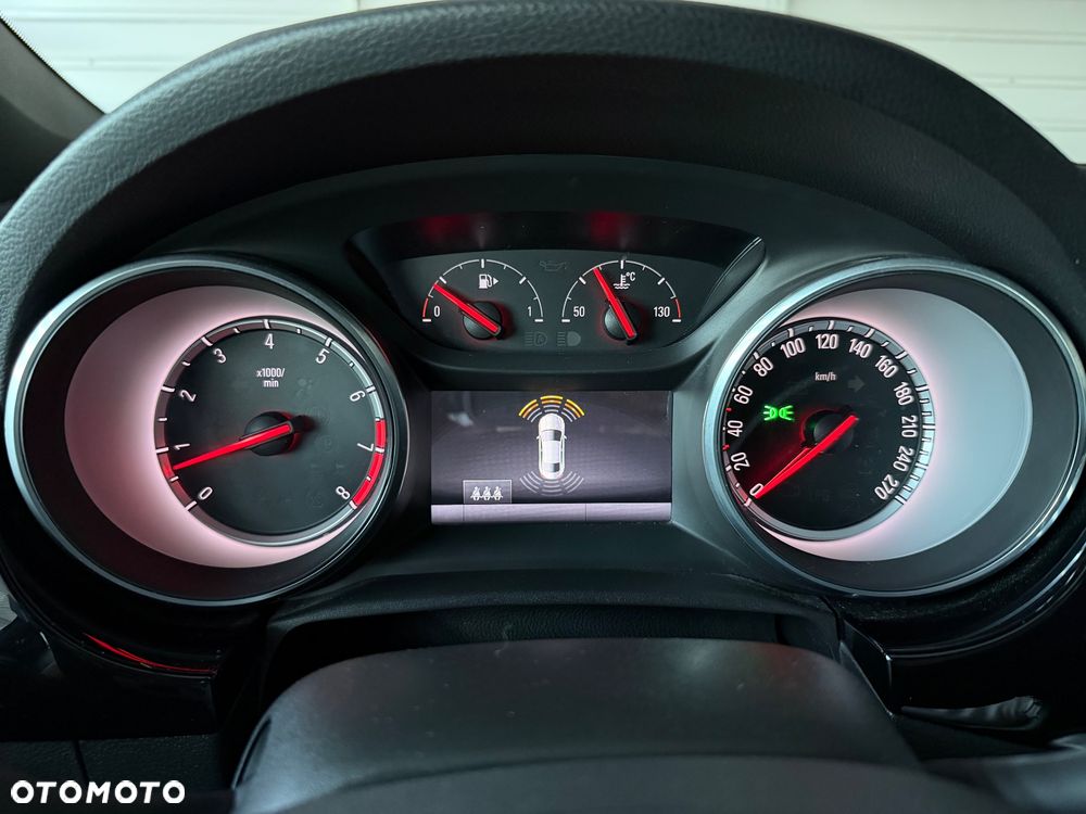 Opel Astra 1.4 Turbo Business - 28