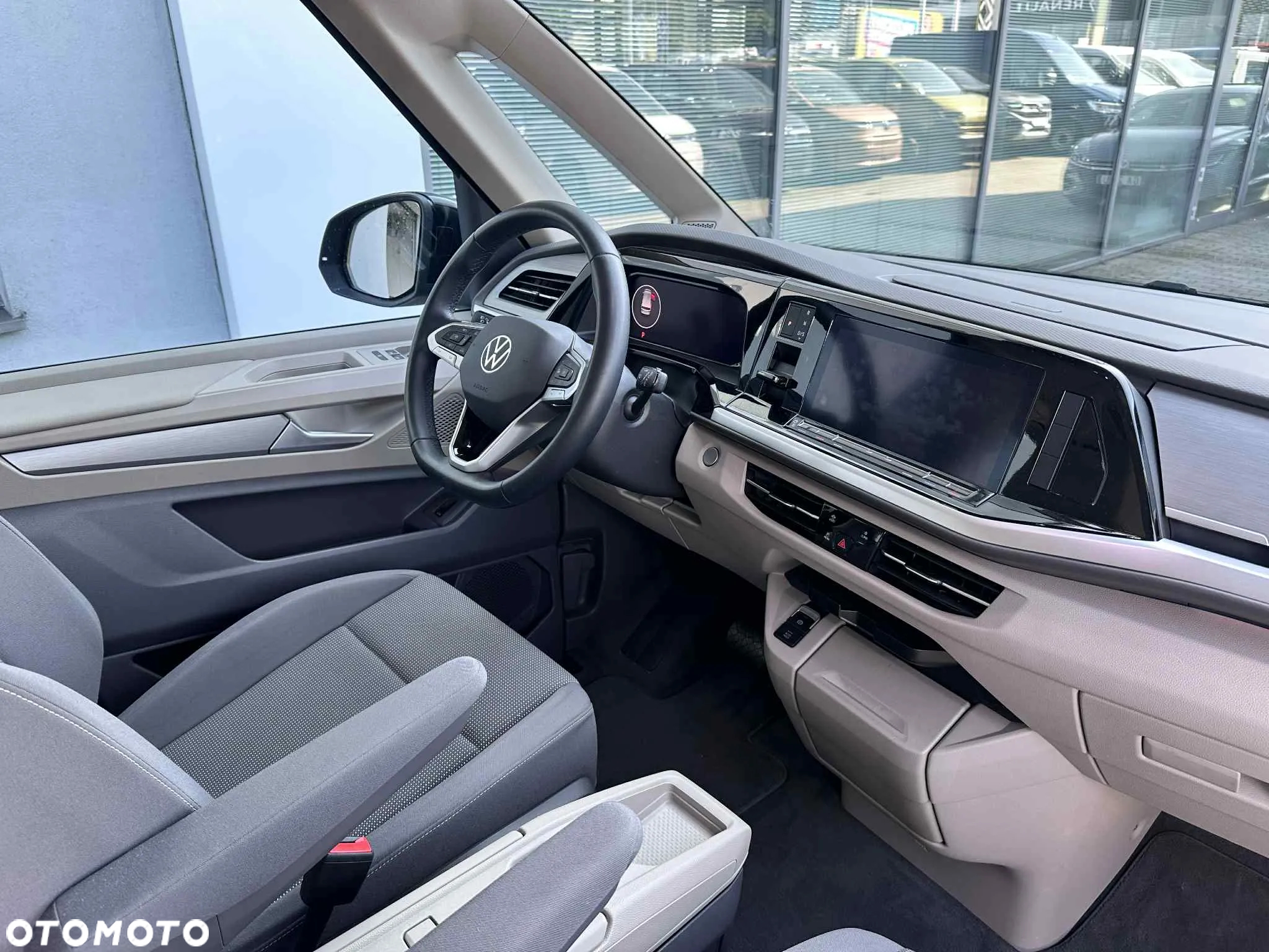 Volkswagen Multivan - 13