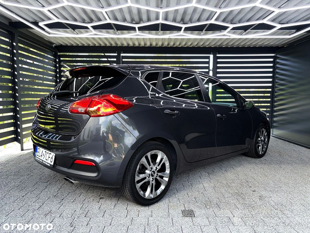 Kia Ceed 1.6 GDI DCT Vision - 25