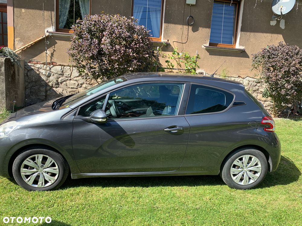 Peugeot 208 - 1
