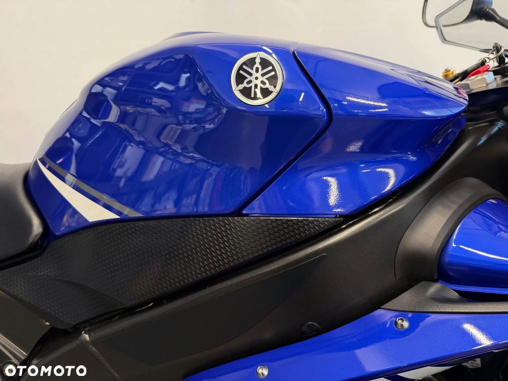 Yamaha R1 - 30