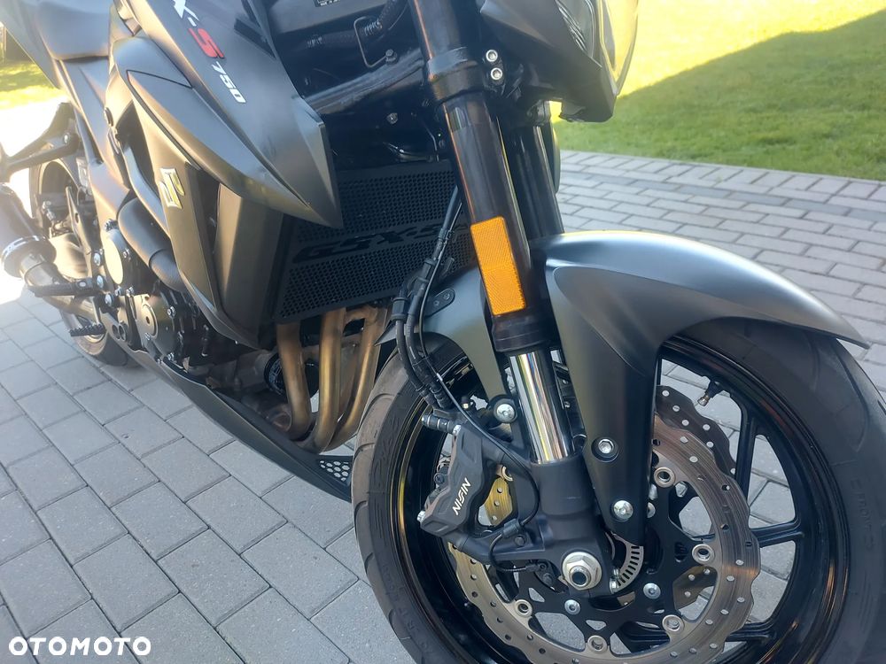Suzuki GSX - 7