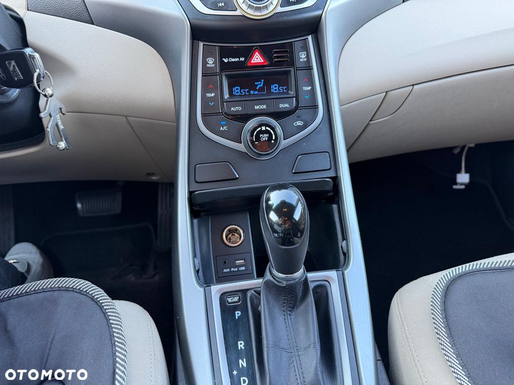 Hyundai Elantra 1.6 Comfort - 23