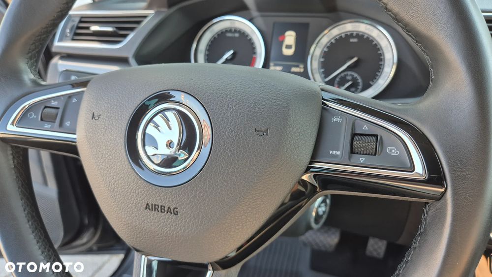Skoda Superb 2.0 TDI Style DSG - 32