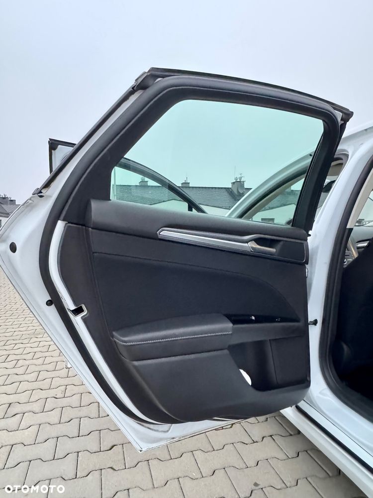 Ford Mondeo 2.0 Hybrid Titanium - 17