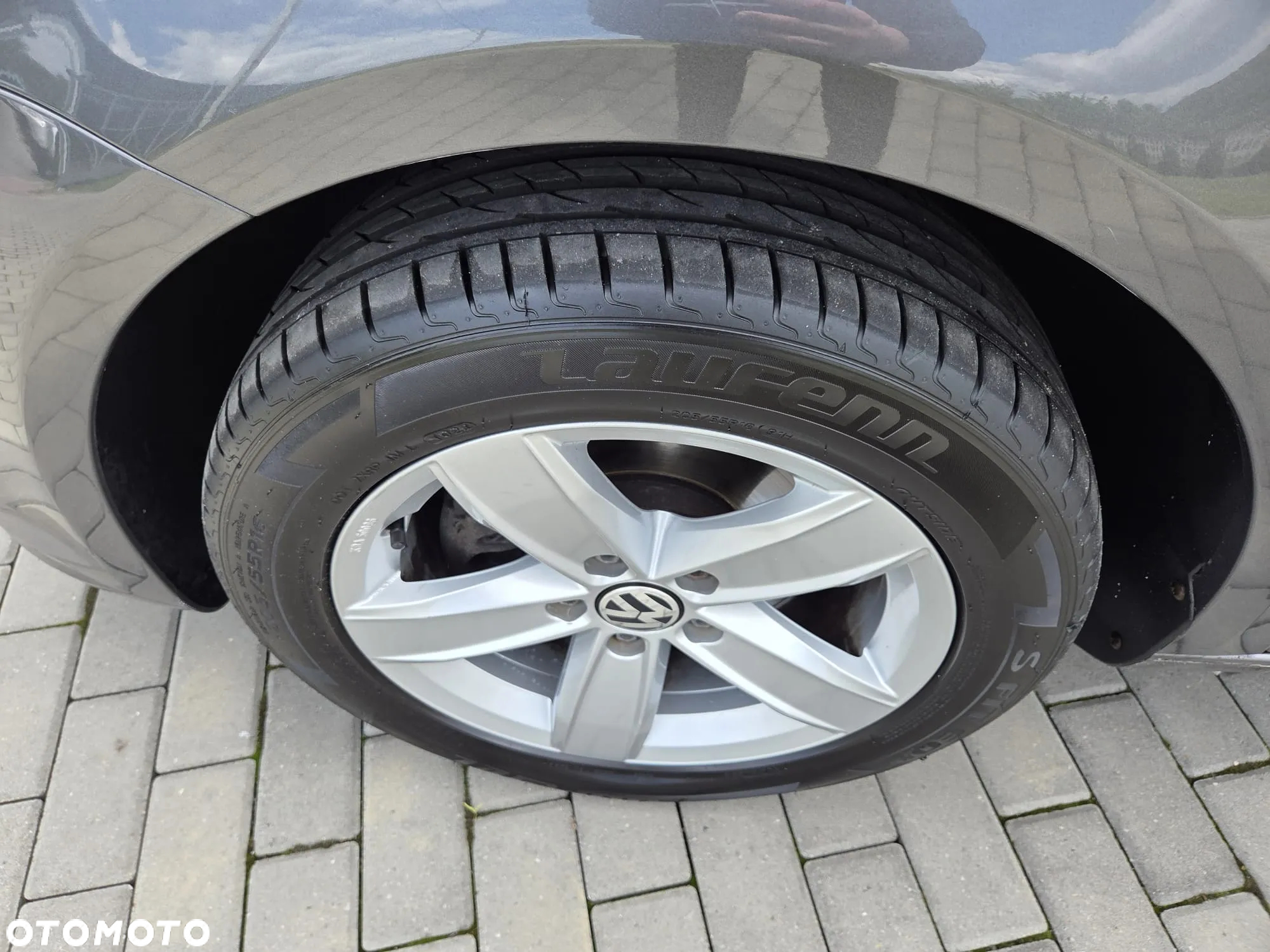 Volkswagen Touran 1.6 TDI DPF BlueMotion Technology Highline - 9