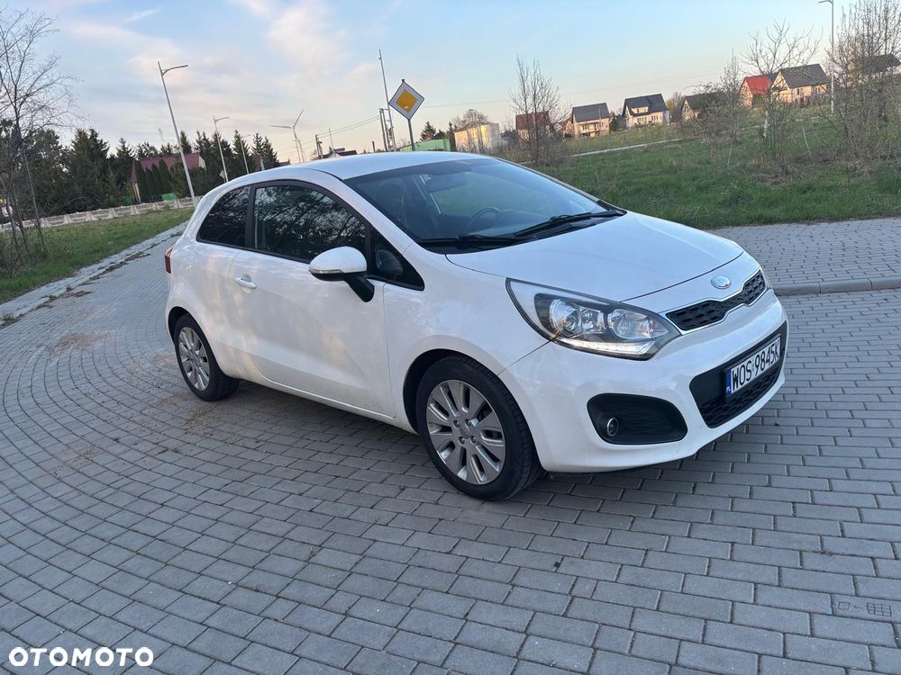 Kia Rio 1.2 L - 3