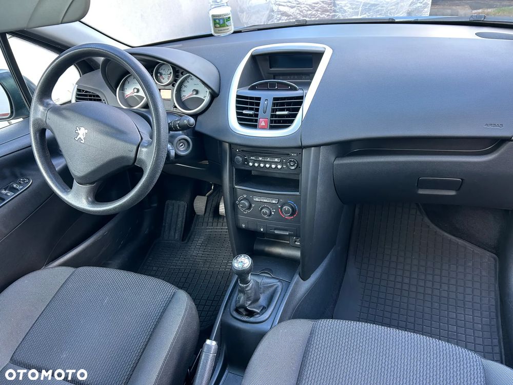 Peugeot 207 1.4 16V Trendy - 12